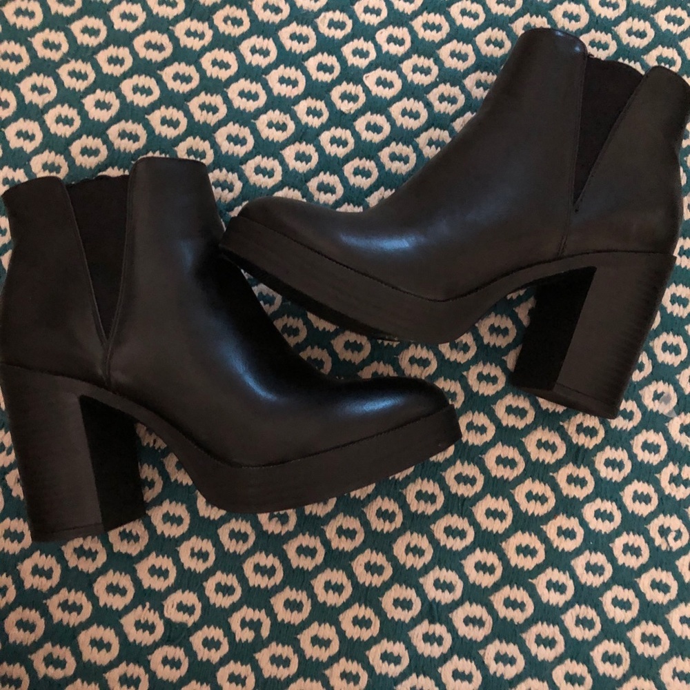Forever 21 platform boots 7.5